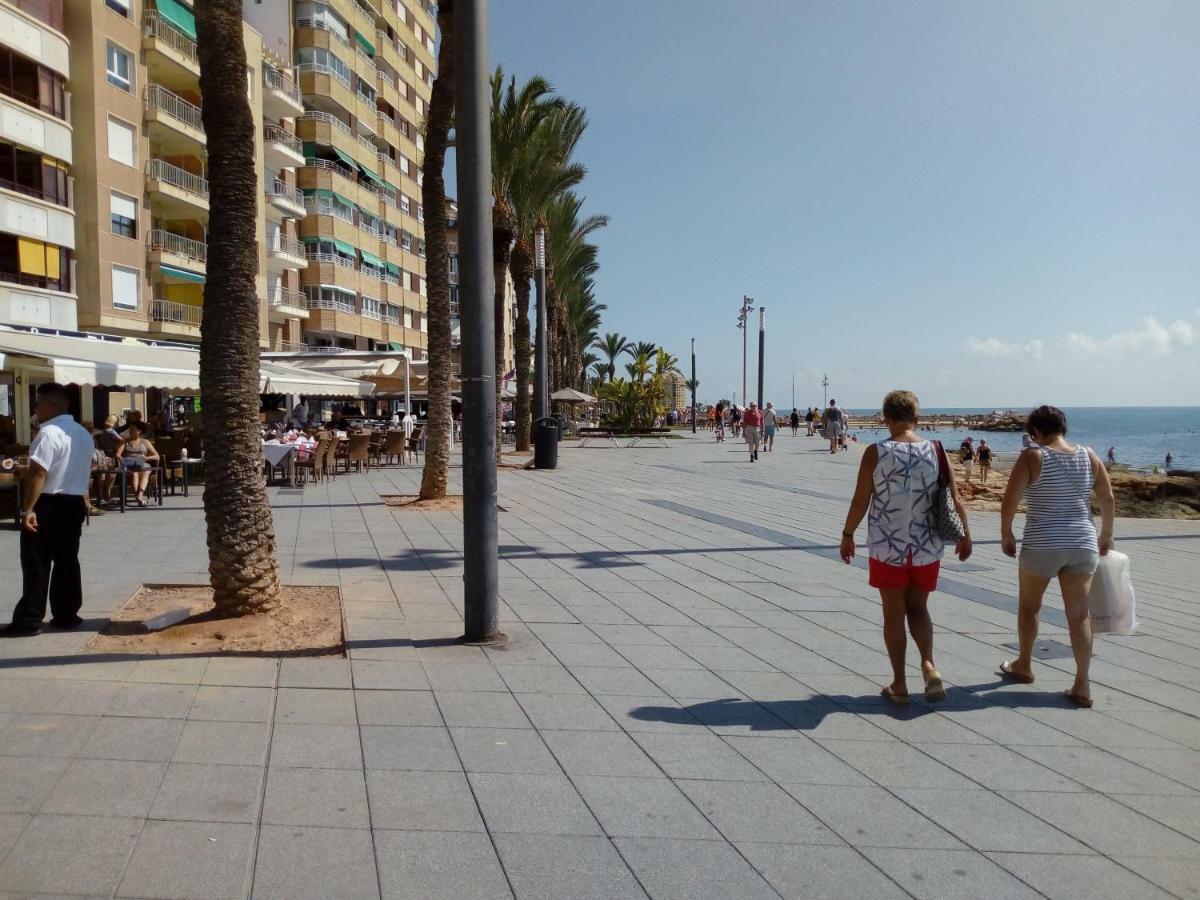 Edificio 1º Linea De Playa, En Paseo Maritimo De Torrevieja, Alicante, Costa Blanca Exterior foto
