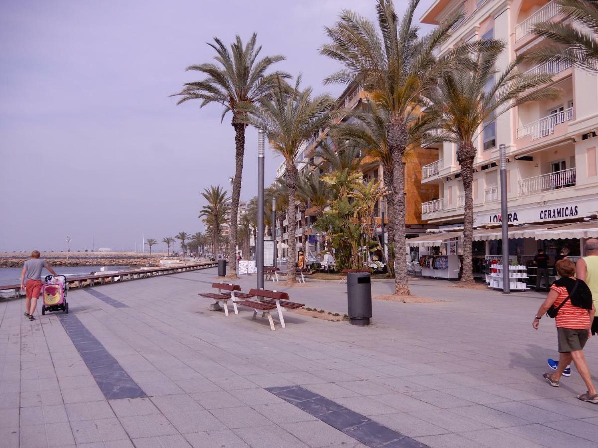 Edificio 1º Linea De Playa, En Paseo Maritimo De Torrevieja, Alicante, Costa Blanca Exterior foto